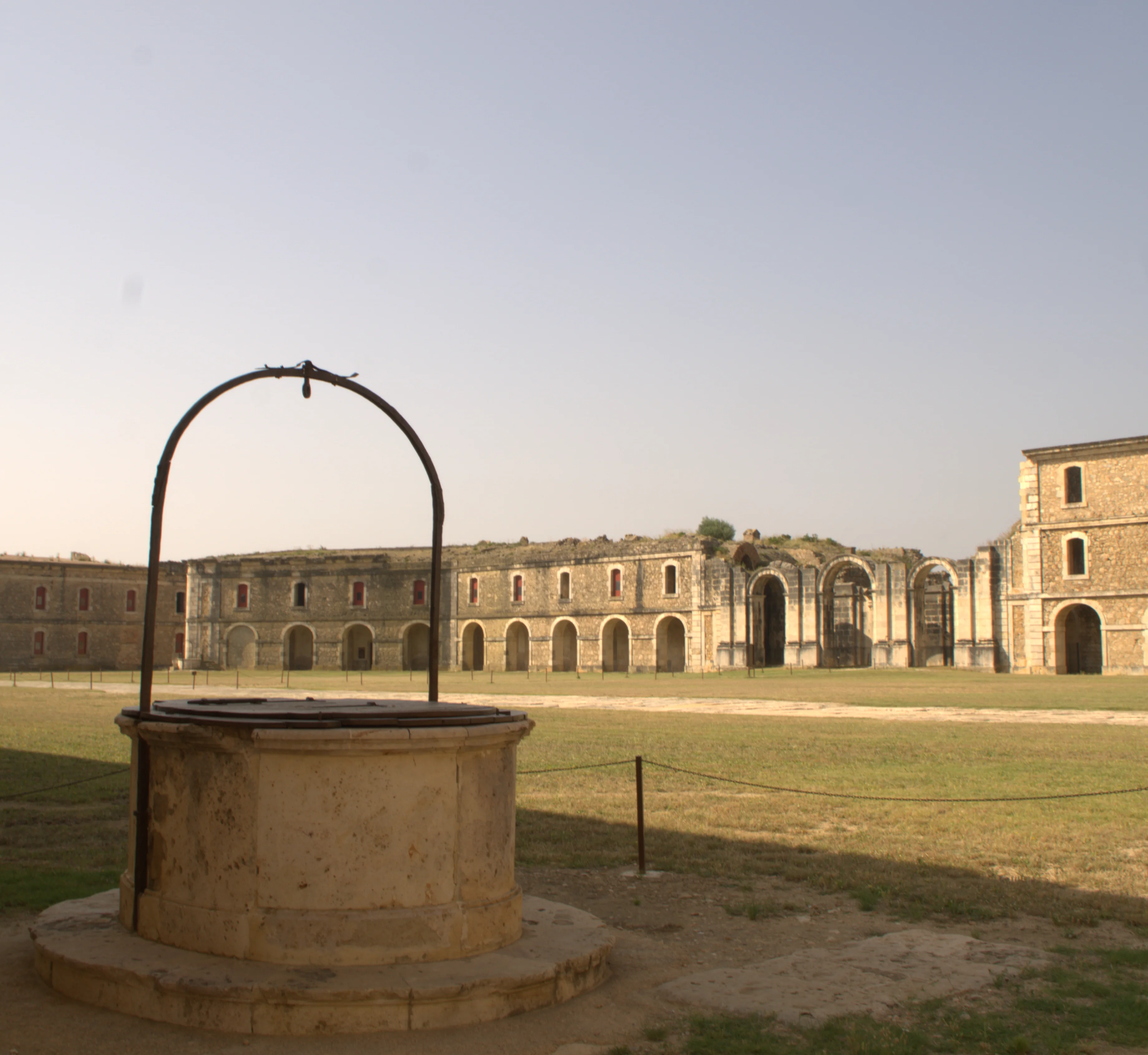 Pou pati d'armes - Castell de Sant Ferran